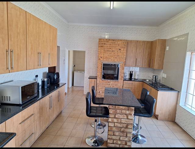 4 bed property for sale in SUIDEROORD